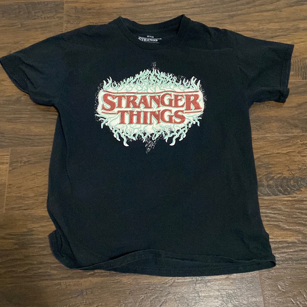 Basic black tee-shirt stranger things logo. Size Large.